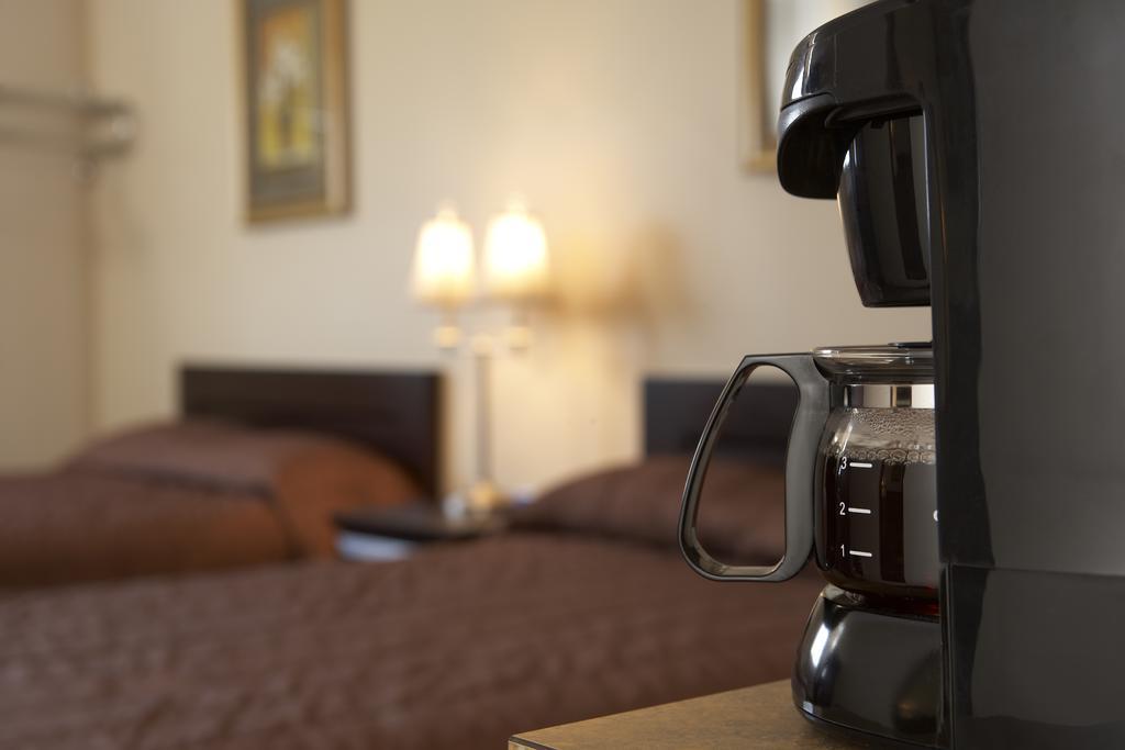 Econo Lodge Inn & Suites Innisfail Екстериор снимка