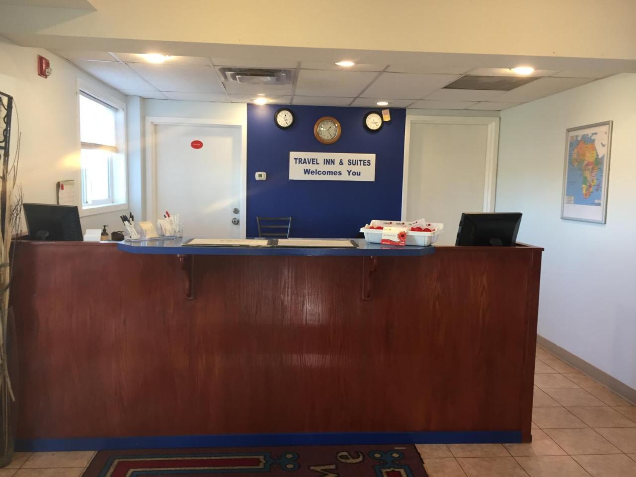 Econo Lodge Inn & Suites Innisfail Екстериор снимка