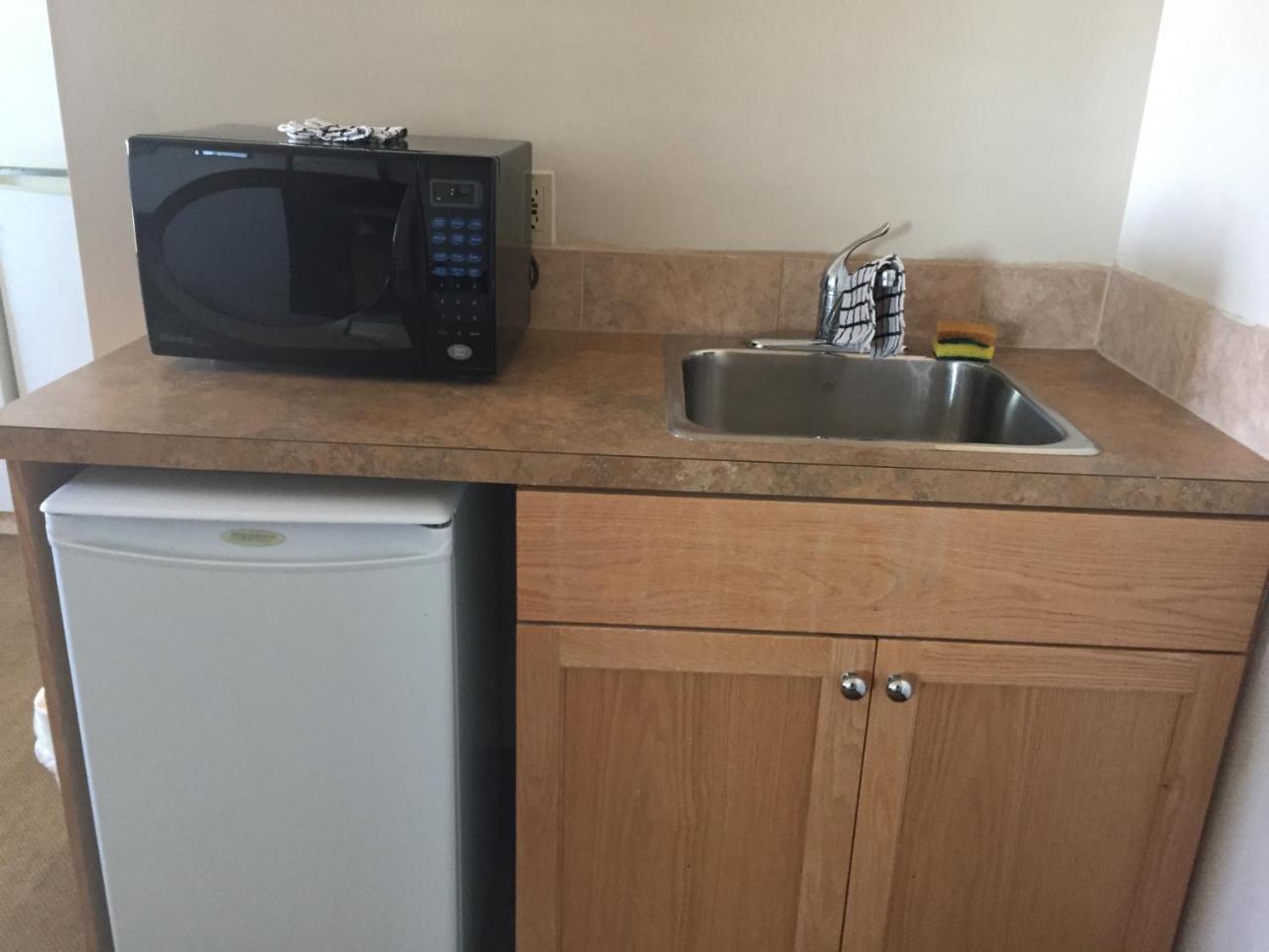 Econo Lodge Inn & Suites Innisfail Екстериор снимка
