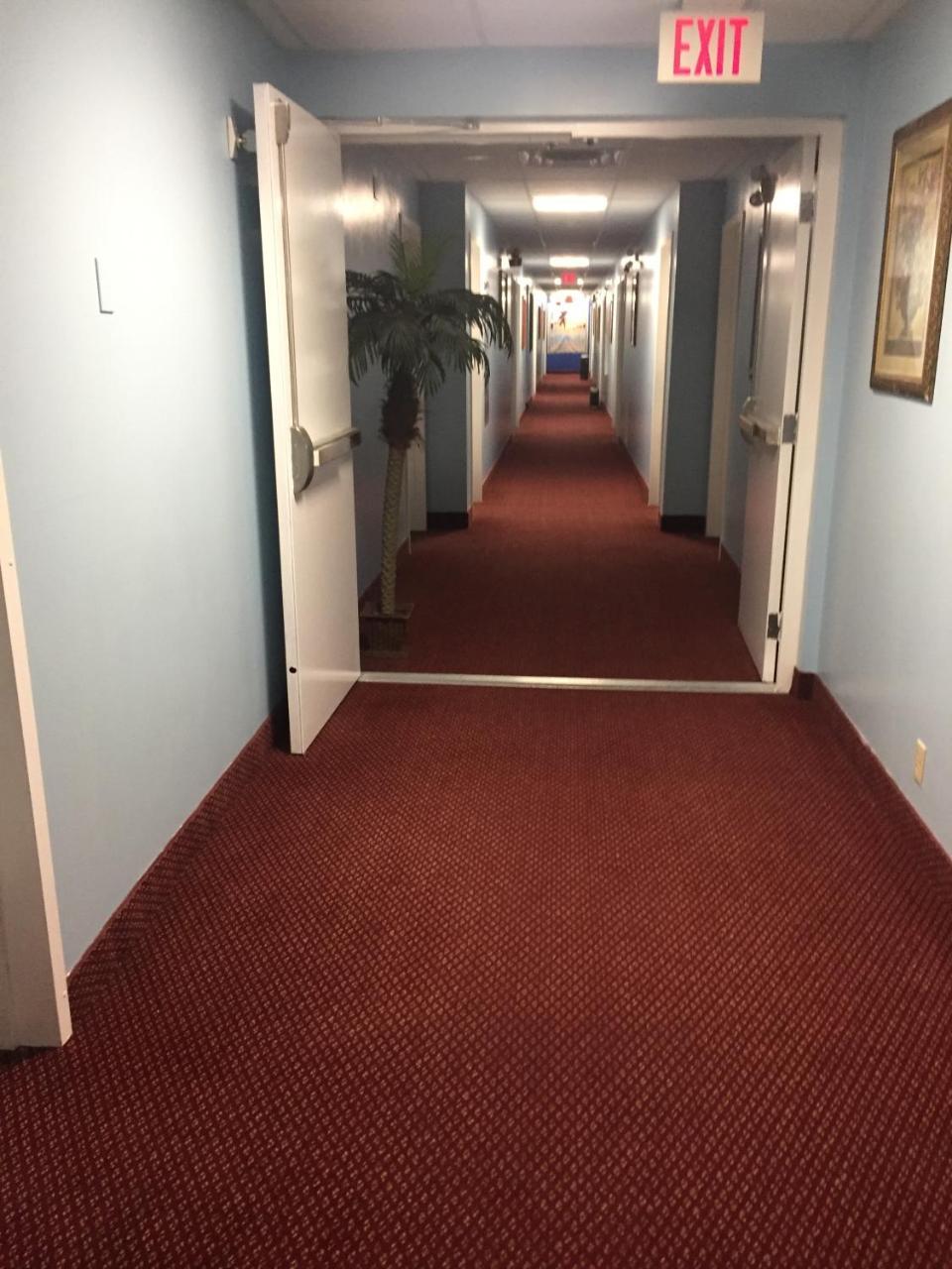 Econo Lodge Inn & Suites Innisfail Екстериор снимка