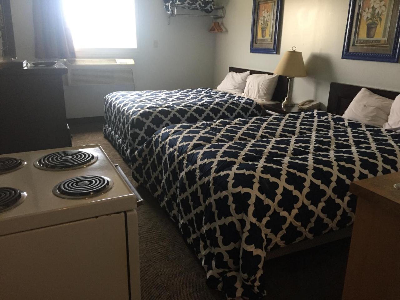 Econo Lodge Inn & Suites Innisfail Екстериор снимка